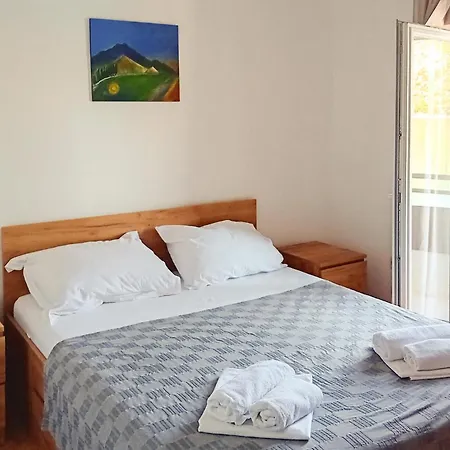 Awesome In With House Sea View Holiday home Rogotin